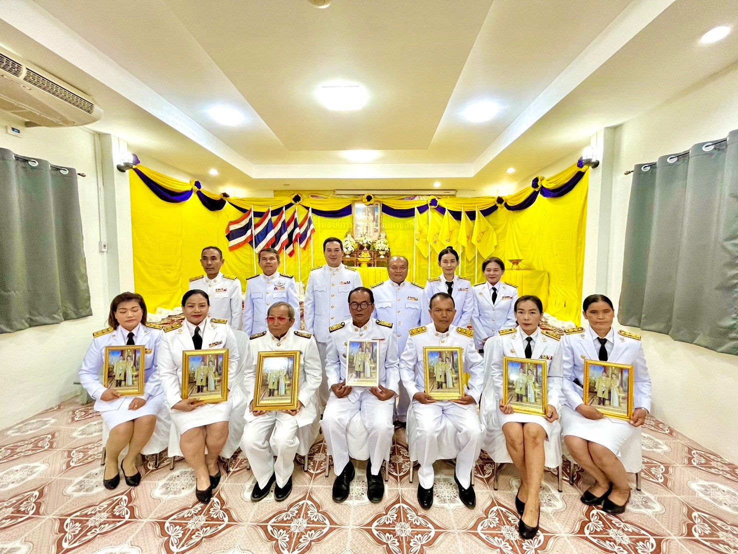 พิธีรับพระราชทานพระบรมฉายาลักษณ์ พระบาทสมเด็จพระเจ้าอยู่หัว ที่ฉายกับสมเด็จพระนางเจ้า ฯ พระบรมราชินี  วันที่ 24 พฤษภาคม 2567